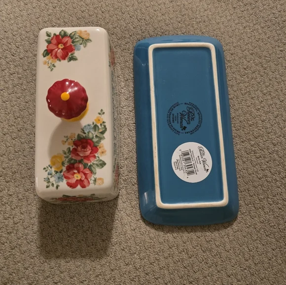 The Pioneer Woman vintage-style butter dish - Picture 3 of 3